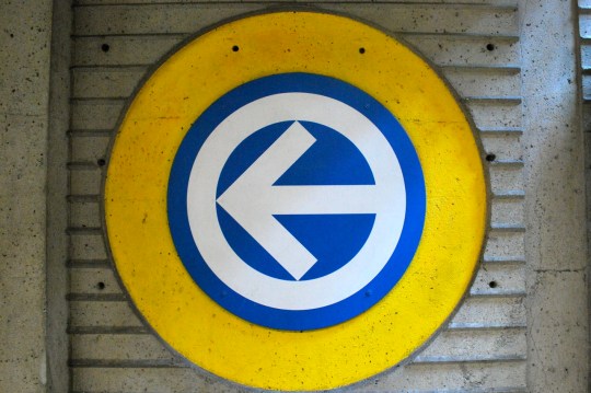 Metro arrow pointing to the left